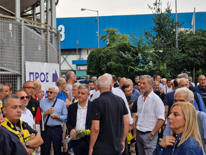Γιάννης Ιωαννίδης: Το τελευταίο αντίο στον «ξανθό» - Αποθέωση στο «Αλεξάνδρειο» - Βίντεο και φωτογραφίες