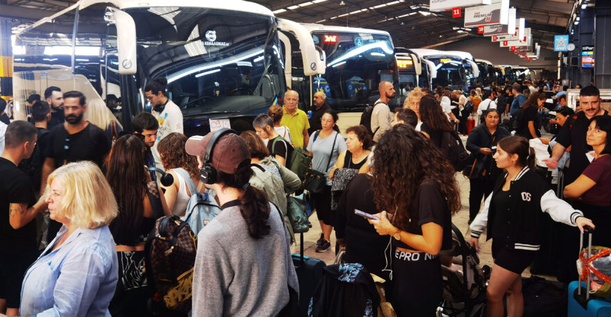 Αυτοδιοικητικές εκλογές: Κοσμοσυρροή στα ΚΤΕΛ Κηφισού από ετεροδημότες για τις αυριανές κάλπες - Δείτε φωτογραφίες