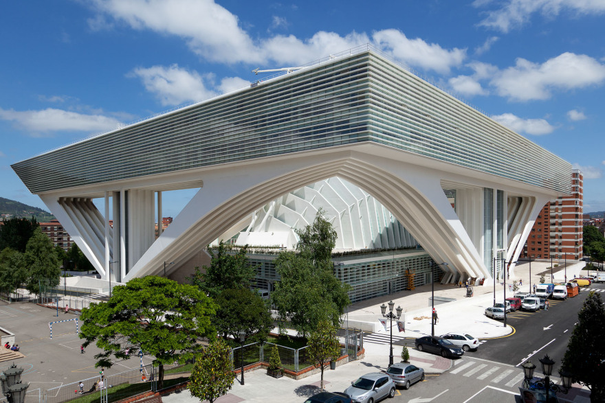 Σαντιάγο Καλατράβα: Οροφές που ραγίζουν, γέφυρες που γλιστράνε και χορός δισ. γύρω από τα έργα του