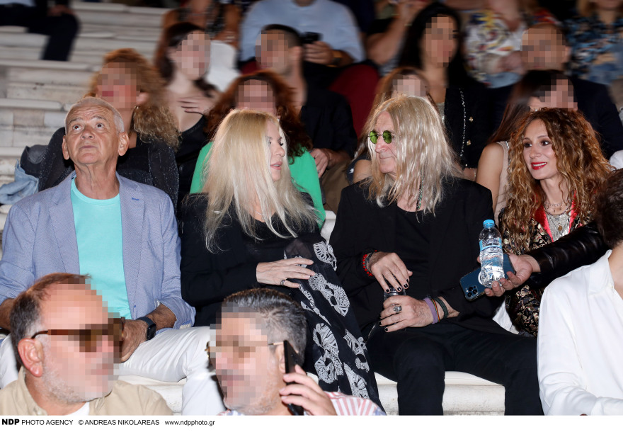 Νίκος Καρβέλας: Πήγε στη συναυλία της Βίσση με την Πάνια και τη σύντροφό του - Δείτε φωτογραφίες