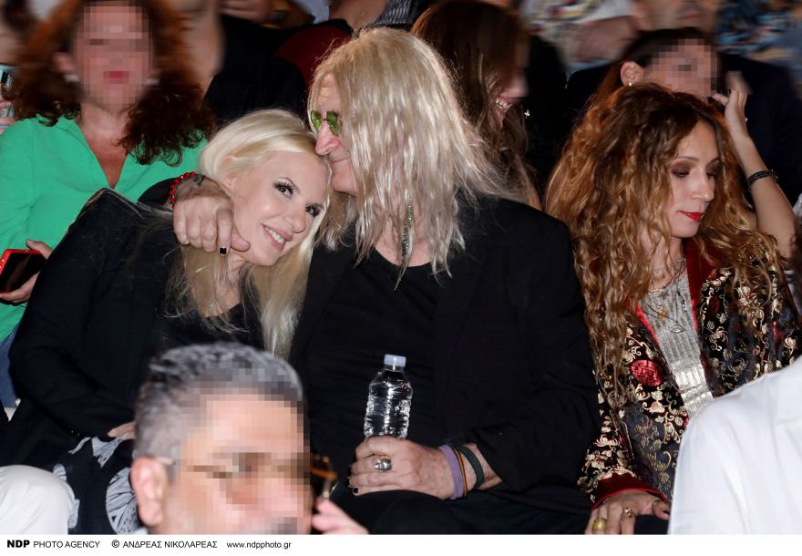 Νίκος Καρβέλας: Πήγε στη συναυλία της Βίσση με την Πάνια και τη σύντροφό του - Δείτε φωτογραφίες