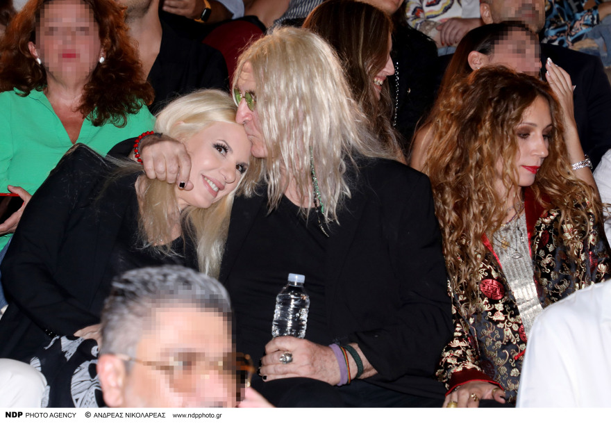 Νίκος Καρβέλας: Πήγε στη συναυλία της Βίσση με την Πάνια και τη σύντροφό του - Δείτε φωτογραφίες