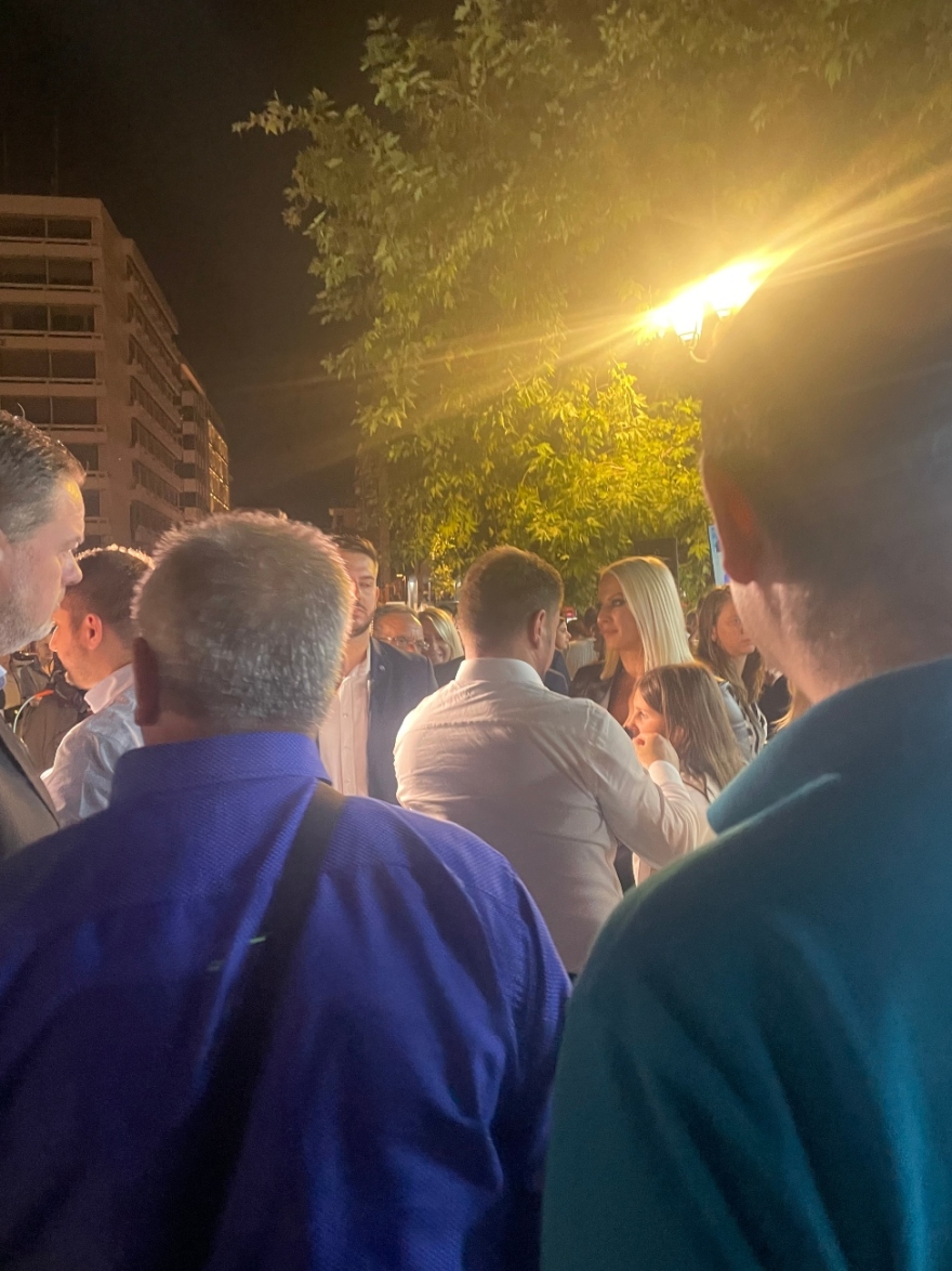 Αυτοδιοικητικές εκλογές 2023: Πανηγυρικό το κλίμα στο κέντρο της Αθήνας για Χαρδαλιά, «χαμόγελα» στο επιτελείο Δούκα - Βίντεο και φωτογραφίες