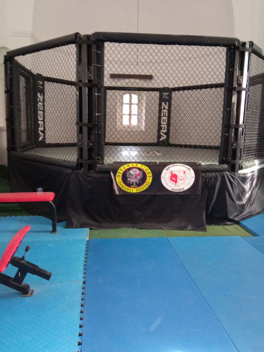 Κατεχόμενα: Οι Τούρκοι μετέτρεψαν εκκλησία σε σχολή μποξ - Δείτε φωτογραφίες