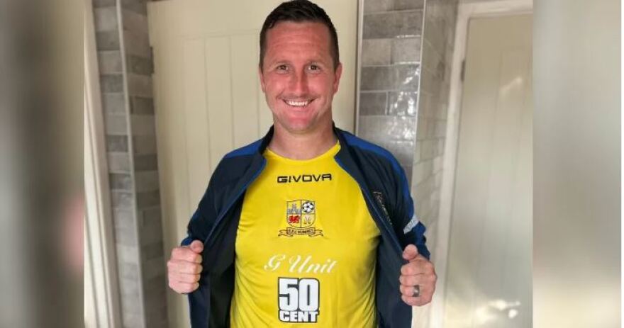 Ο ράπερ 50 Cent χορηγός σε ποδοσφαιρική ομάδα κοριτσιών U14 στην Ουαλία