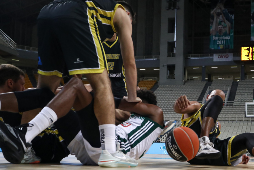 Basket League, Παναθηναϊκός-Μαρούσι: Σύρραξη και αποβολή για Αντετοκούνμπο και Λούκοβιτς - Δείτε βίντεο