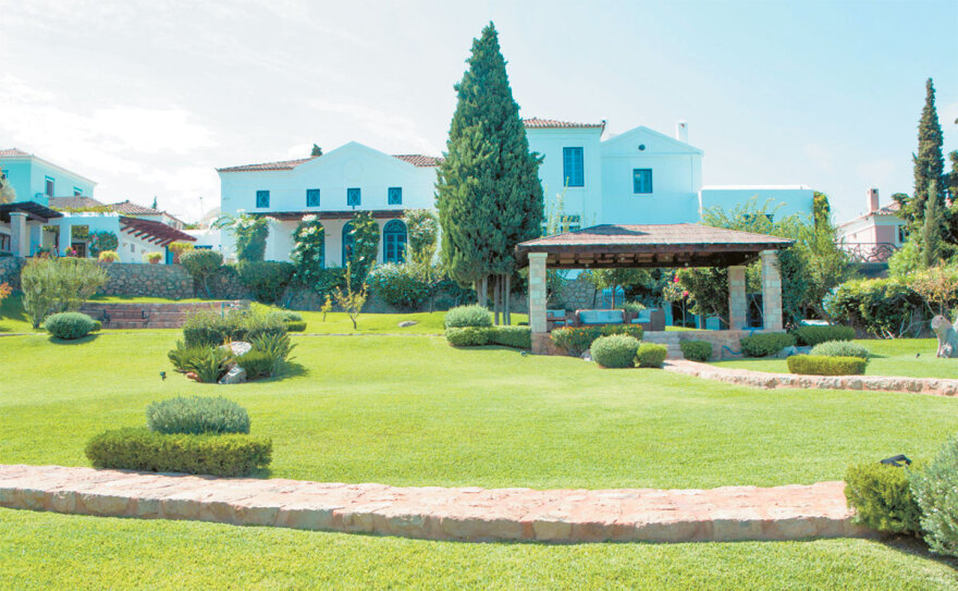 Πόλεμος για τη βίλα στις Σπέτσες: Ο Λεβέντης λέει ότι έχει ήσυχη τη συνείδησή του, ο Δαυίδ τον αποκαλεί «παράσιτο»