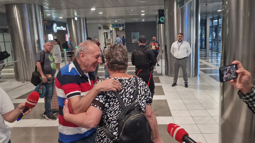 Δείτε βίντεο: «Σειρήνες, ρουκέτες, εκρήξεις, φόβος» - Πώς έζησαν την κόλαση στο Ισραήλ Έλληνες που επέστρεψαν στη Θεσσαλονίκη