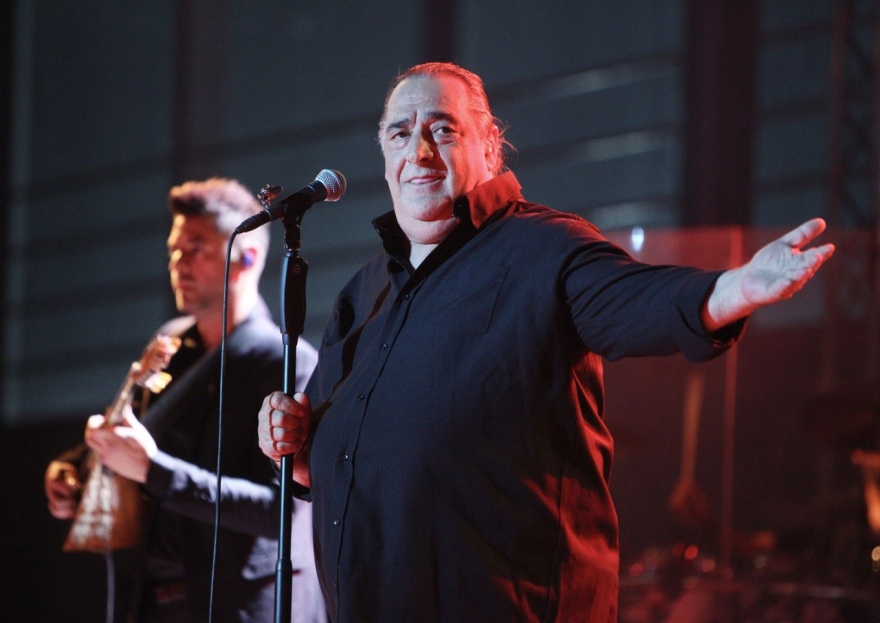 Βασίλης Καρράς: Οι τελευταίες εμφανίσεις του και η μάχη για την υγεία του - Γιατί μπήκε στα ρεκόρ Γκίνες