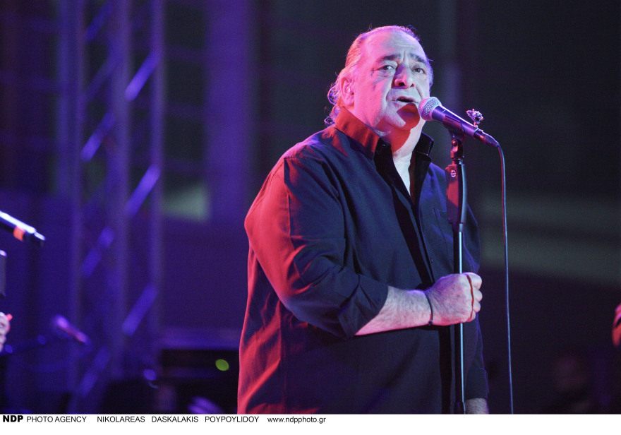 Βασίλης Καρράς: Οι τελευταίες εμφανίσεις του και η μάχη για την υγεία του - Γιατί μπήκε στα ρεκόρ Γκίνες