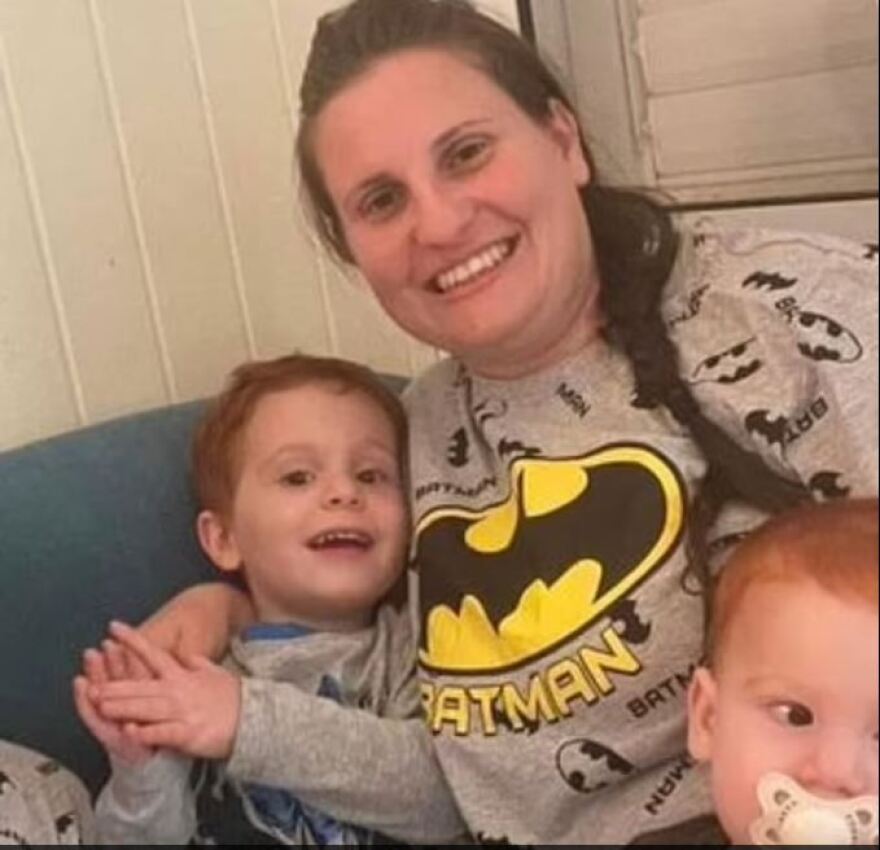 Πόλεμος στο Ισραήλ: Η τρομακτική στιγμή που η Χαμάς απαγάγει μια Ισραηλινή μητέρα και τους δύο γιους της 