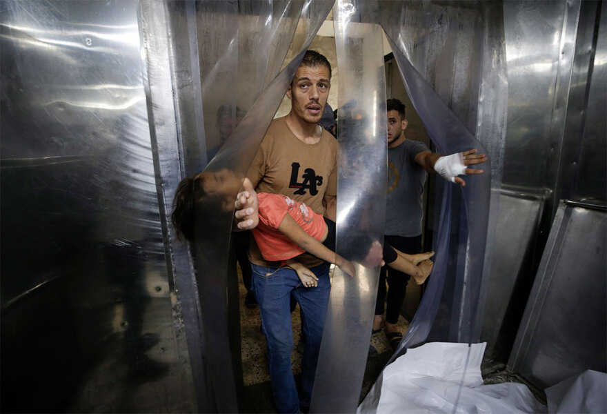 Πόλεμος στο Ισραήλ: Συγκλονιστικές εικόνες με αιμόφυρτα και χτυπημένα παιδιά σε Γάζα και Ισραήλ