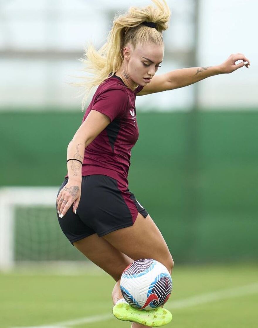 Αλίσα Λεμάν: Σούπερ σταρ του ποδοσφαίρου  της πρόσφερε 100.000 ευρώ για μια βραδιά σεξ 