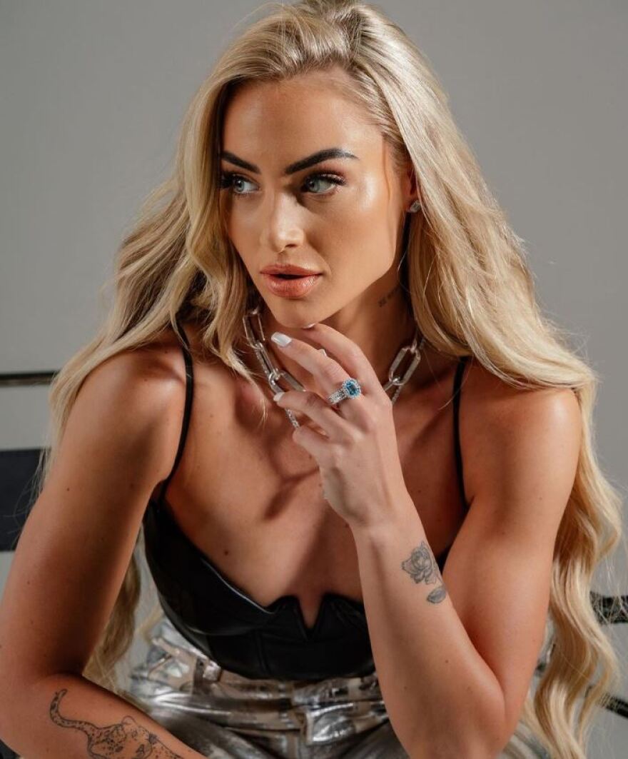 Αλίσα Λεμάν: Σούπερ σταρ του ποδοσφαίρου  της πρόσφερε 100.000 ευρώ για μια βραδιά σεξ 