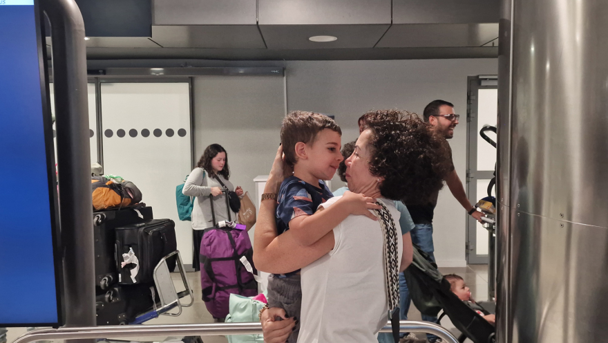 Πόλεμος στο Ισραήλ: Μαρτυρίες Ελλήνων που γλίτωσαν από τη φρίκη - «Πέφτουν πύραυλοι παντού»  