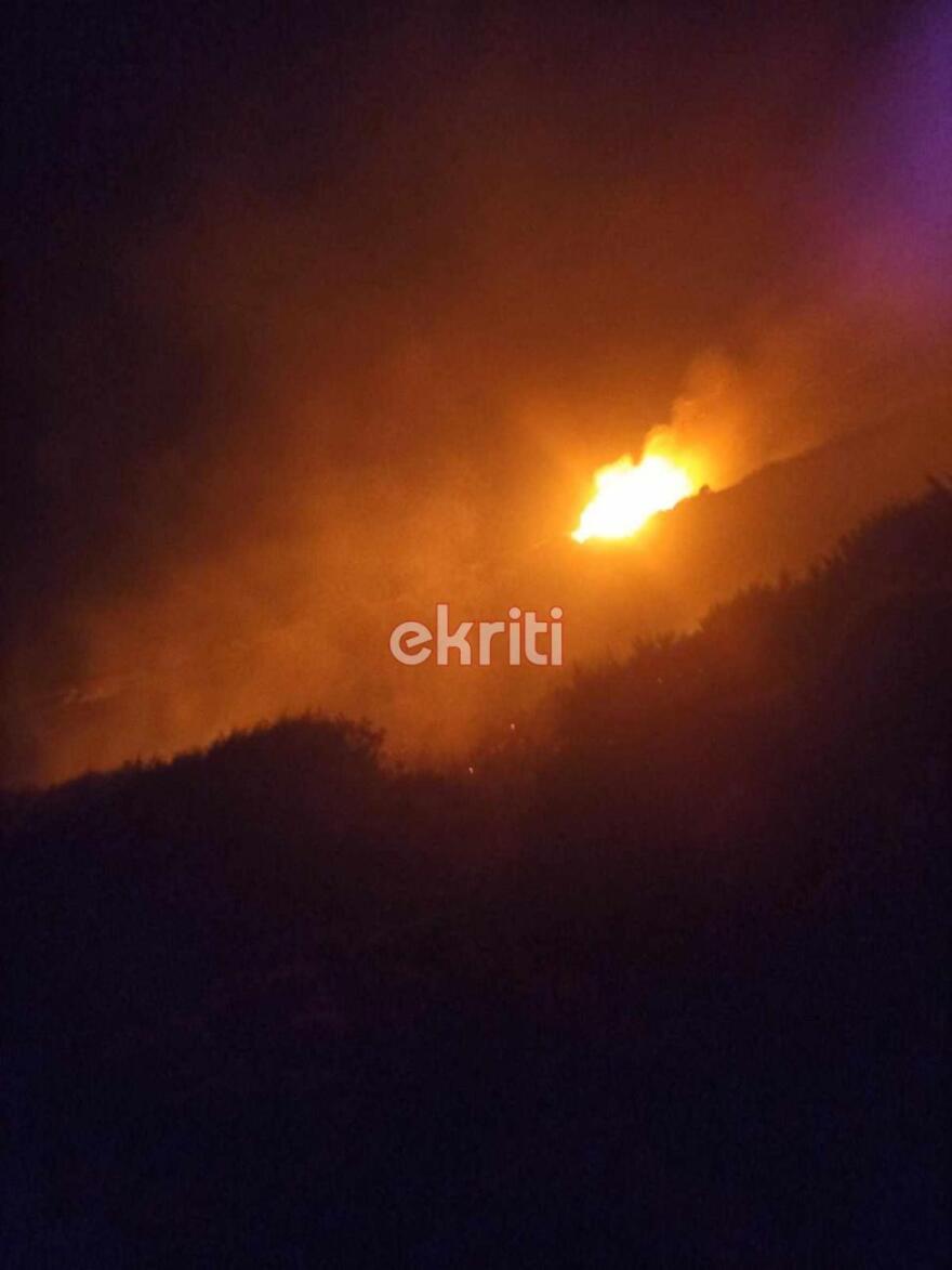 Φωτιά τώρα σε χαμηλή βλάστηση στην Ιεράπετρα