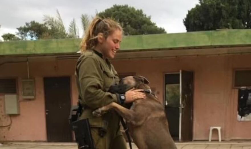 Πόλεμος στο Ισραήλ: Η 25χρονη ηρωίδα Ίνμπαρ έσωσε ένα κιμπούτς από τους ενόπλους της Χαμάς