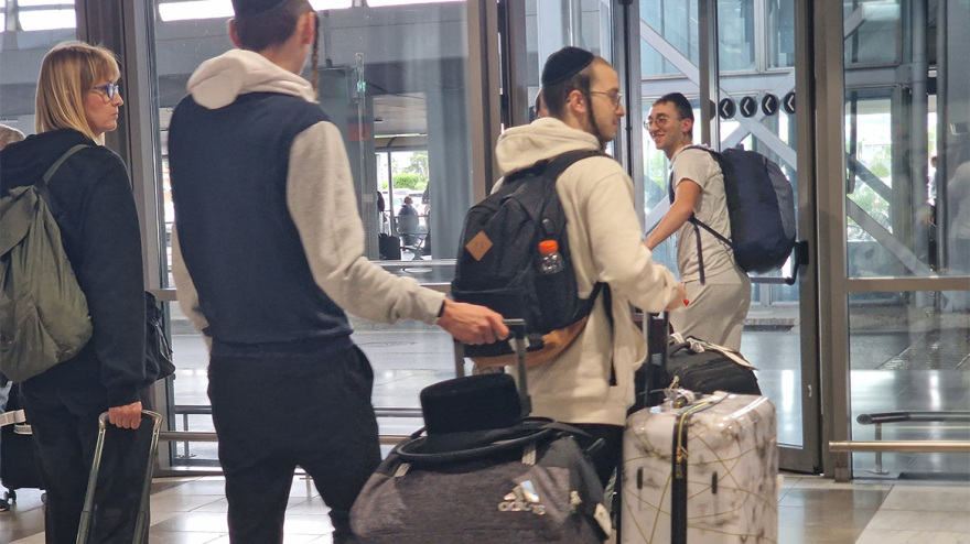 Θεσσαλονίκη: Με εισιτήριο χωρίς επιστροφή φτάνουν κάτοικοι του Ισραήλ – Δείτε βίντεο