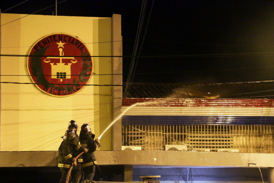 Παραγουάη: Η μεγαλύτερη φυλακή της χώρας στις φλόγες μετά από εξέγερση των κρατουμένων