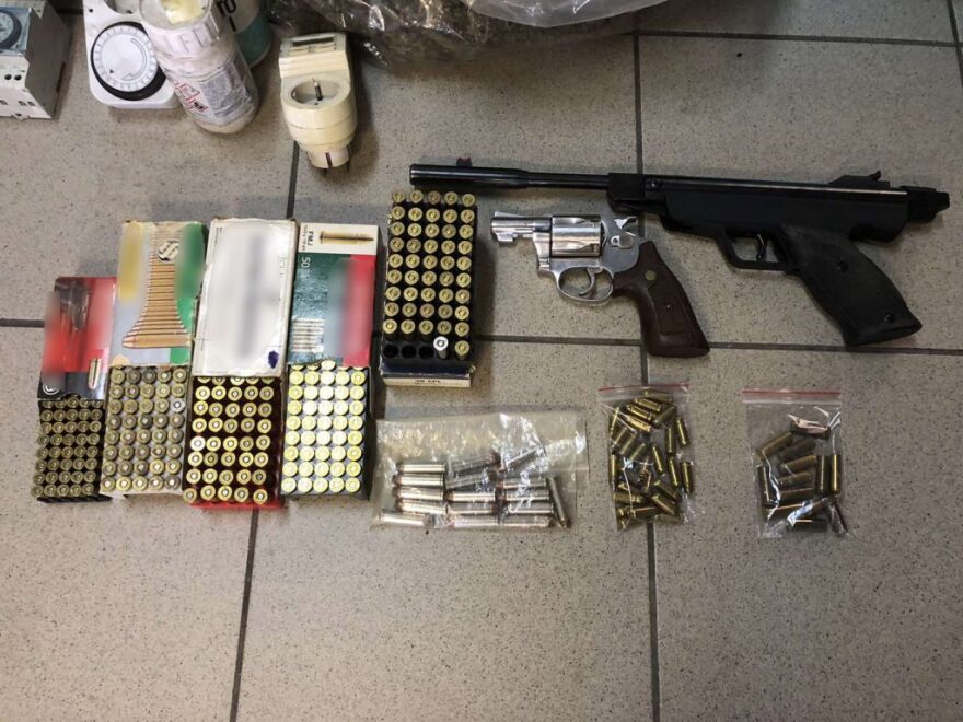 59χρονος και 60χρονος θα διακινούσαν 25 κιλά κάνναβης και 2.980 φιαλίδια αναβολικών