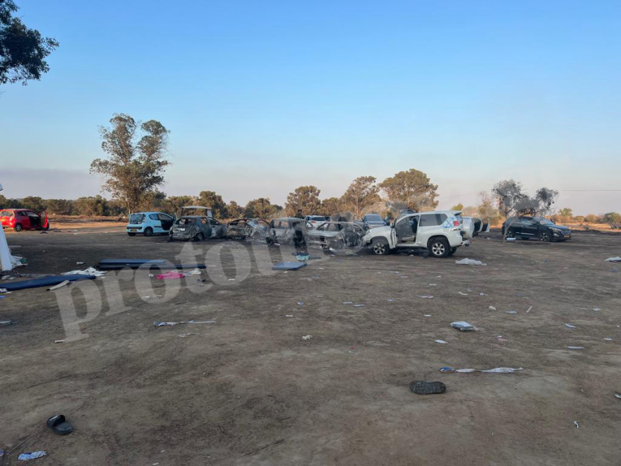 Πόλεμος στο Ισραήλ: Το protothema στο φεστιβάλ της μεγάλης σφαγής - Μπήκαν οι δημοσιογράφοι και μέσα υπήρχε τρομοκράτης με μαχαίρι 