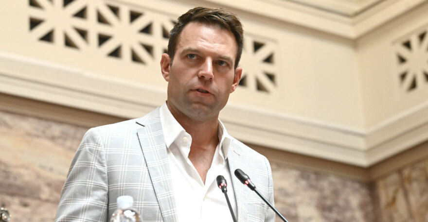 ΣΥΡΙΖΑ: Έφυγε για ΗΠΑ ο Κασσελάκης κι άφησε τις... φράξιες του κόμματος να βράζουν