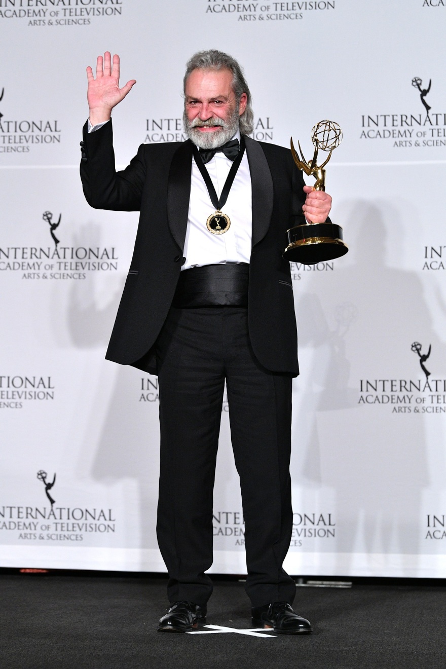 Ποιος είναι ο Τούρκος που θα υποδυθεί τον Αριστοτέλη Ωνάση στην ταινία «Maria» με την Αντζελίνα Τζολί