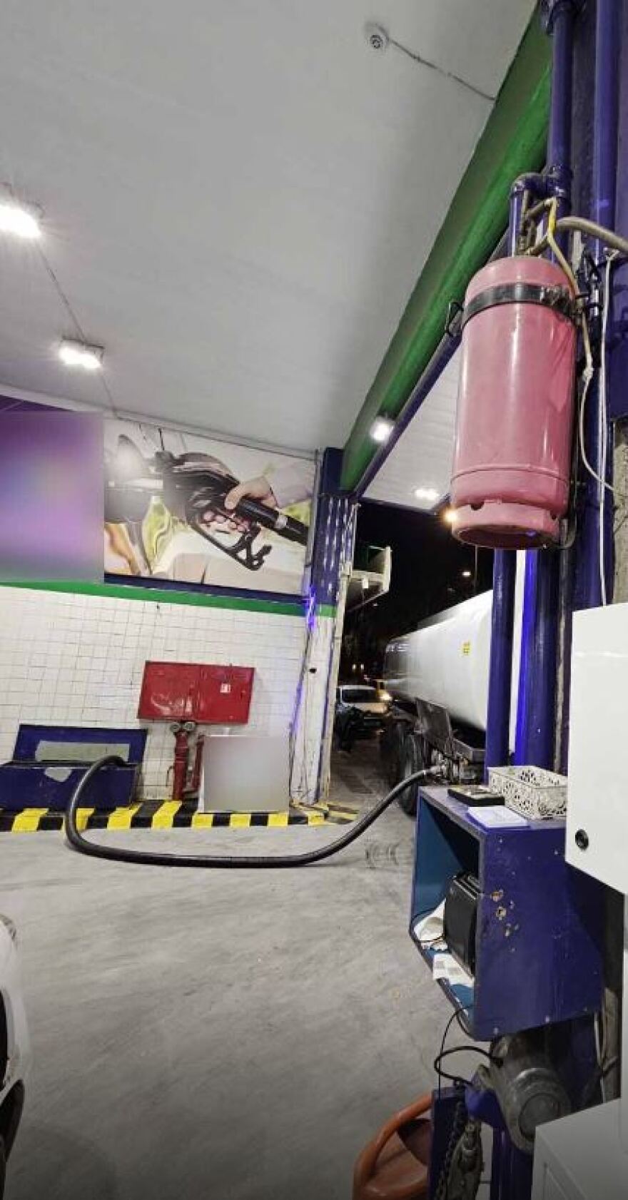 ΕΛΑΣ: Εξαρθρώθηκε κύκλωμα που νόθευε καύσιμα - Οι διαλύτες από τη Βουλγαρία και η διάθεση σε πρατήρια της Αττικής