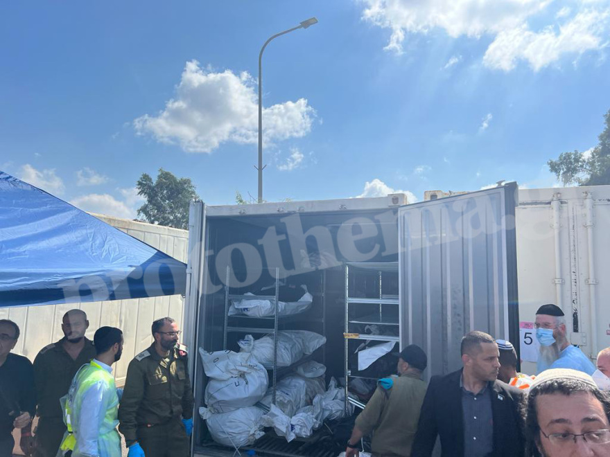 Πόλεμος στο Ισραήλ: Το protothema.gr στην βάση που παίζεται η τελευταία πράξη του πολέμου για τους νεκρούς Ισραηλινούς