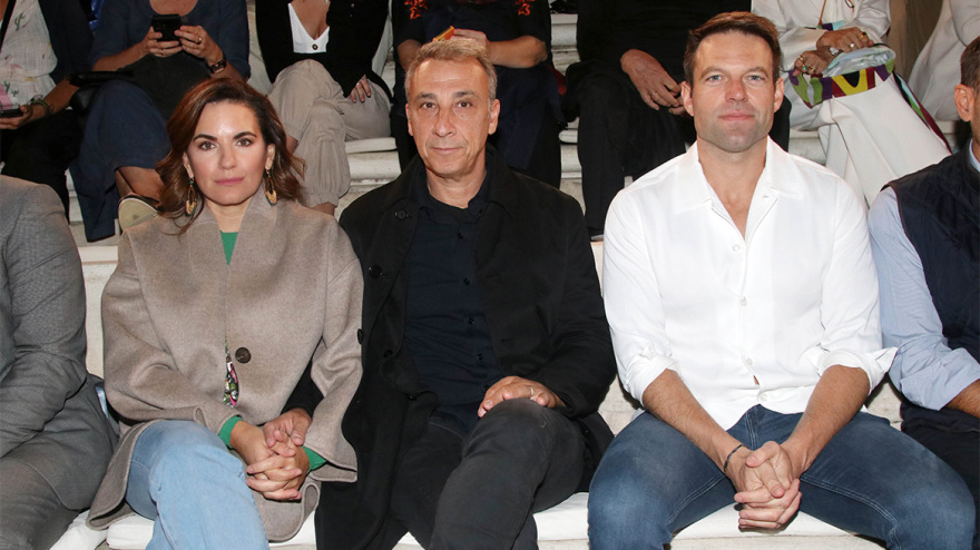 Δίπλα-Δίπλα στη συναυλία Ξαρχάκου στο Ηρώδειο Κασσελάκης με Κουτσούμπα