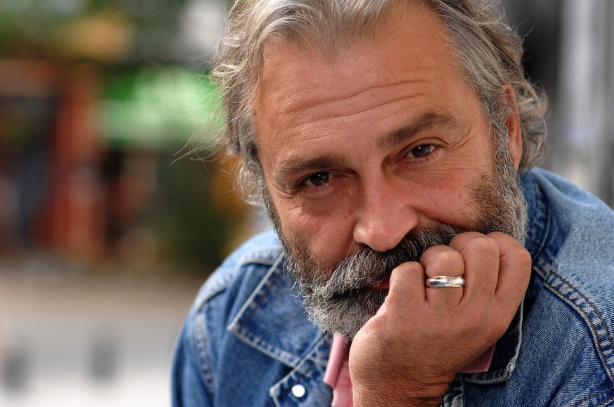 Ποιος είναι ο Τούρκος που θα υποδυθεί τον Αριστοτέλη Ωνάση στην ταινία «Maria» με την Αντζελίνα Τζολί