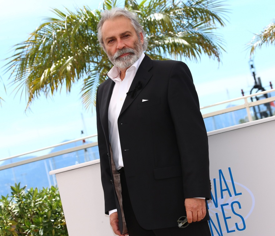 Ποιος είναι ο Τούρκος που θα υποδυθεί τον Αριστοτέλη Ωνάση στην ταινία «Maria» με την Αντζελίνα Τζολί