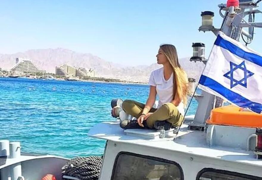 Ξεσπά κατά των οπαδών της Χαμάς η σύζυγος του Κουρτουά και πρώην  υπαξιωματικός του Ισραήλ: «Στηρίζουν την απανθρωπιά»