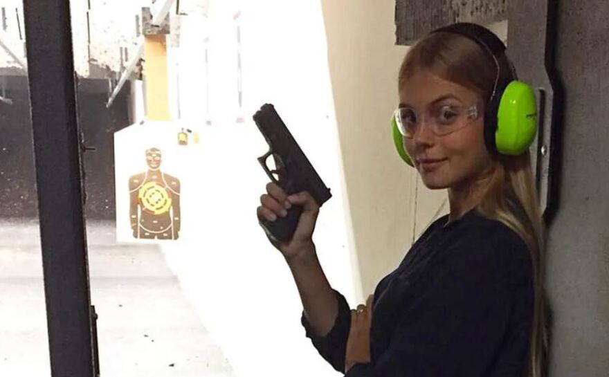 Ξεσπά κατά των οπαδών της Χαμάς η σύζυγος του Κουρτουά και πρώην  υπαξιωματικός του Ισραήλ: «Στηρίζουν την απανθρωπιά»