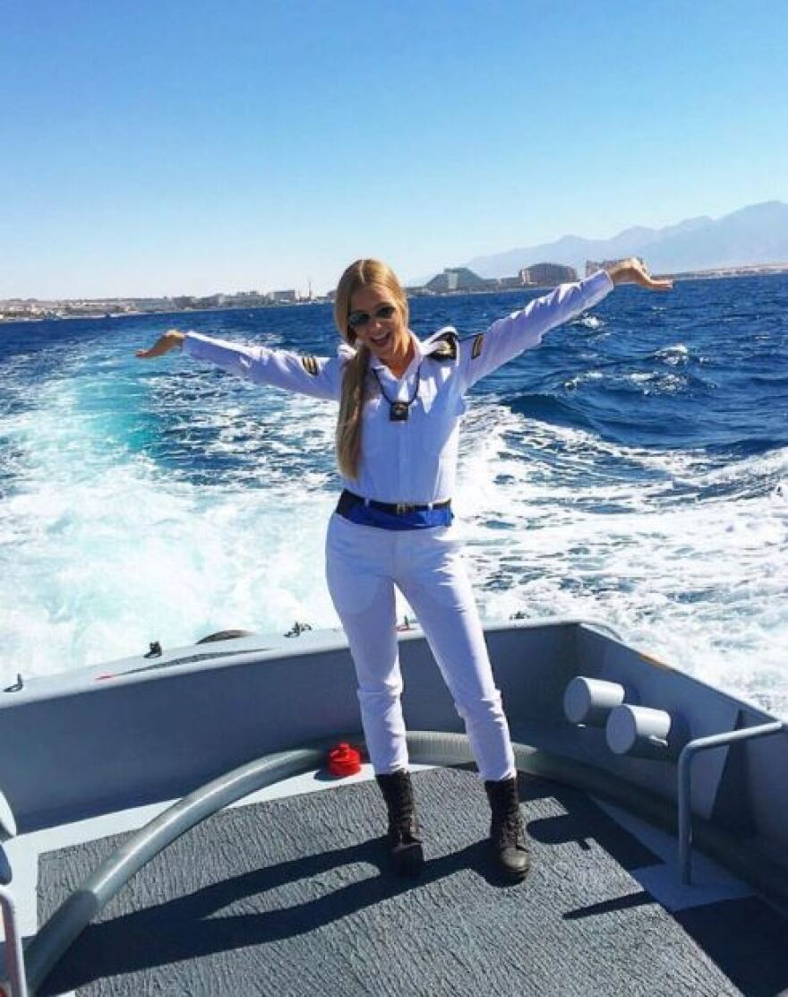 Ξεσπά κατά των οπαδών της Χαμάς η σύζυγος του Κουρτουά και πρώην  υπαξιωματικός του Ισραήλ: «Στηρίζουν την απανθρωπιά»