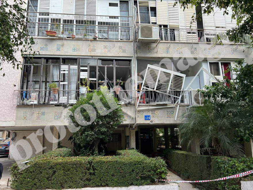 Το protothema.gr στη Ρισόν: Ρουκέτα της Χαμάς έπεσε σε παιδική χαρά - Δείτε βίντεο και φωτογραφίες