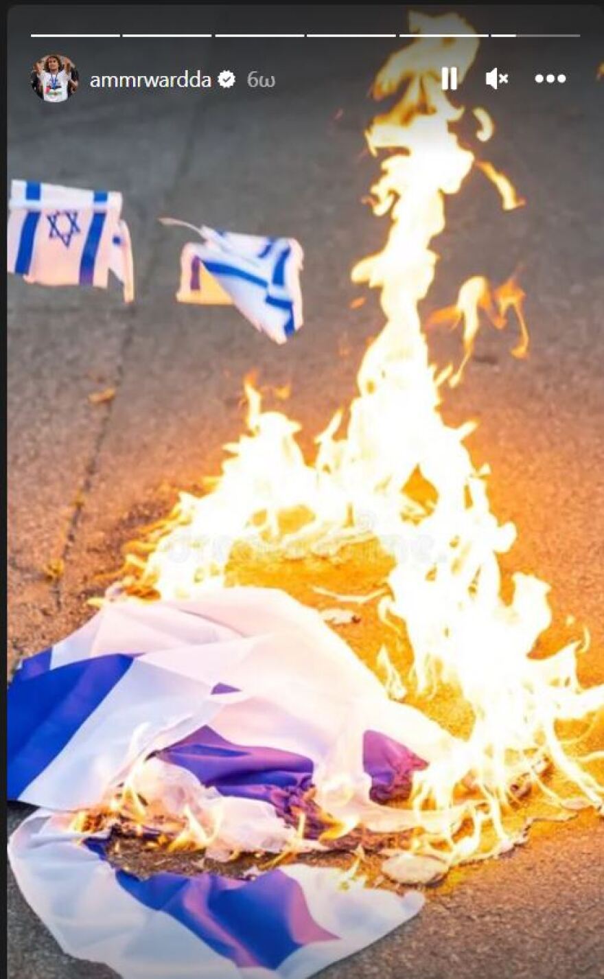 Αμρ Ουάρντα: Ο πρώην άσος του ΠΑΟΚ πόσταρε καμένη σημαία του Ισραήλ και προσευχή για την Παλαιστίνη