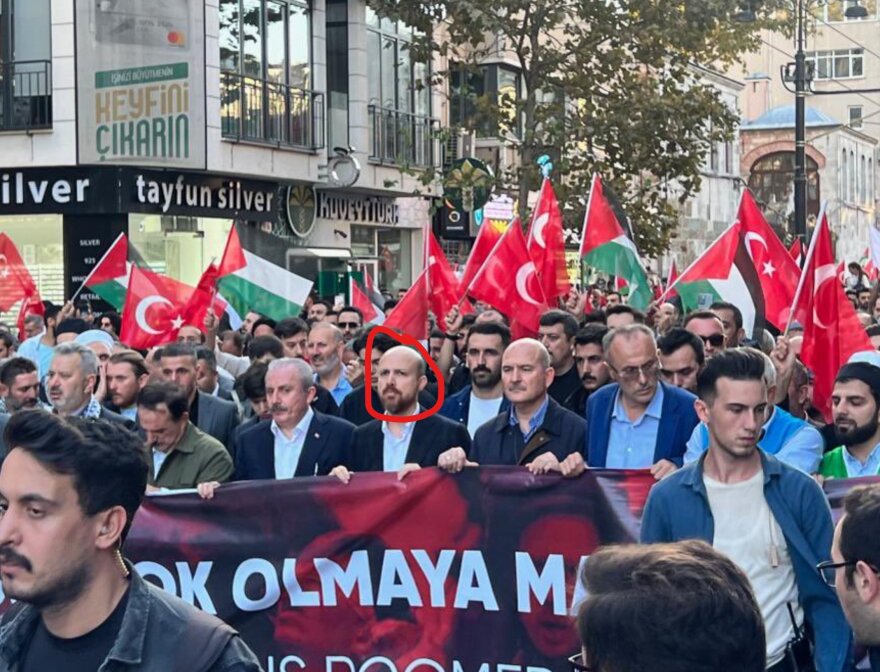 Πόλεμος στο Ισραήλ: Ο γιος και ο γαμπρός του Ερντογάν σε διαδήλωση υπέρ της Χαμάς στην Κωνσταντινούπολη - Δείτε φωτογραφίες