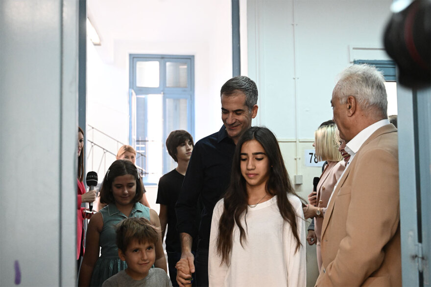 Αυτοδιοικητικές εκλογές: Ψήφισε ο Κώστας Μπακογιάννης - «Προτρέπω τους Αθηναίους, πριν την βόλτα τους να περάσουν από τις κάλπες»