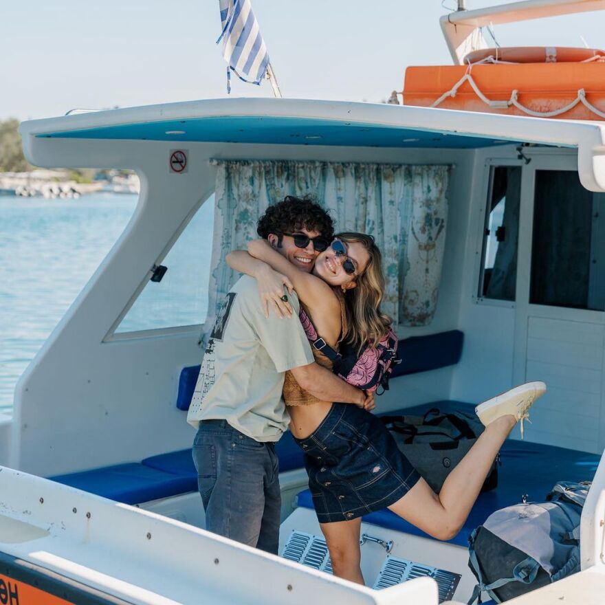 Maestro: Αγκαλιά στα γυρίσματα η Κλέλια Ανδριολάτου και ο Ορέστης Χαλκιάς