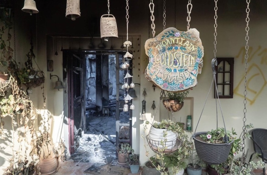 Πόλεμος στο Ισραήλ: Ερείπωσε σπίτι με το όνομα της οικογένειας στα ελληνικά στην είσοδό του 