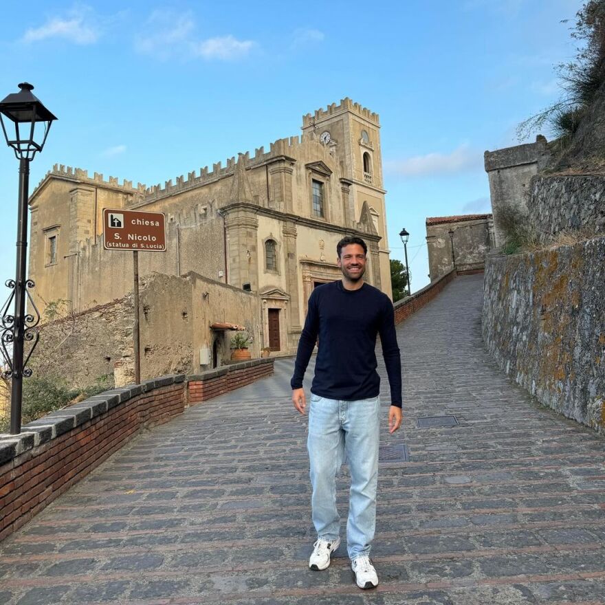 Κωνσταντίνος Αργυρός: Στη Σικελία ο τραγουδιστής - Δείτε φωτογραφίες