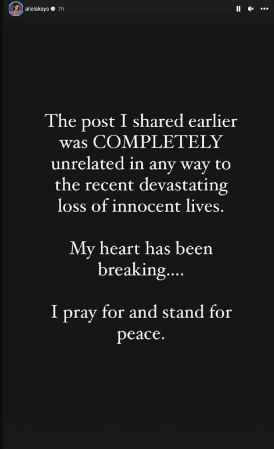 Aλίσια Κις: Αντιμετωπίζει αντιδράσεις για την ανάρτηση με αλεξίπτωτο πλαγιάς μετά την επίθεση της Χαμάς στο ισραηλινό φεστιβάλ