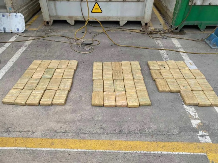 Πειραιάς: Τρεις συλλήψεις για τα 67 κιλά κοκαΐνης σε κοντέινερ - Έφερναν τα ναρκωτικά από τη Λατινική Αμερική