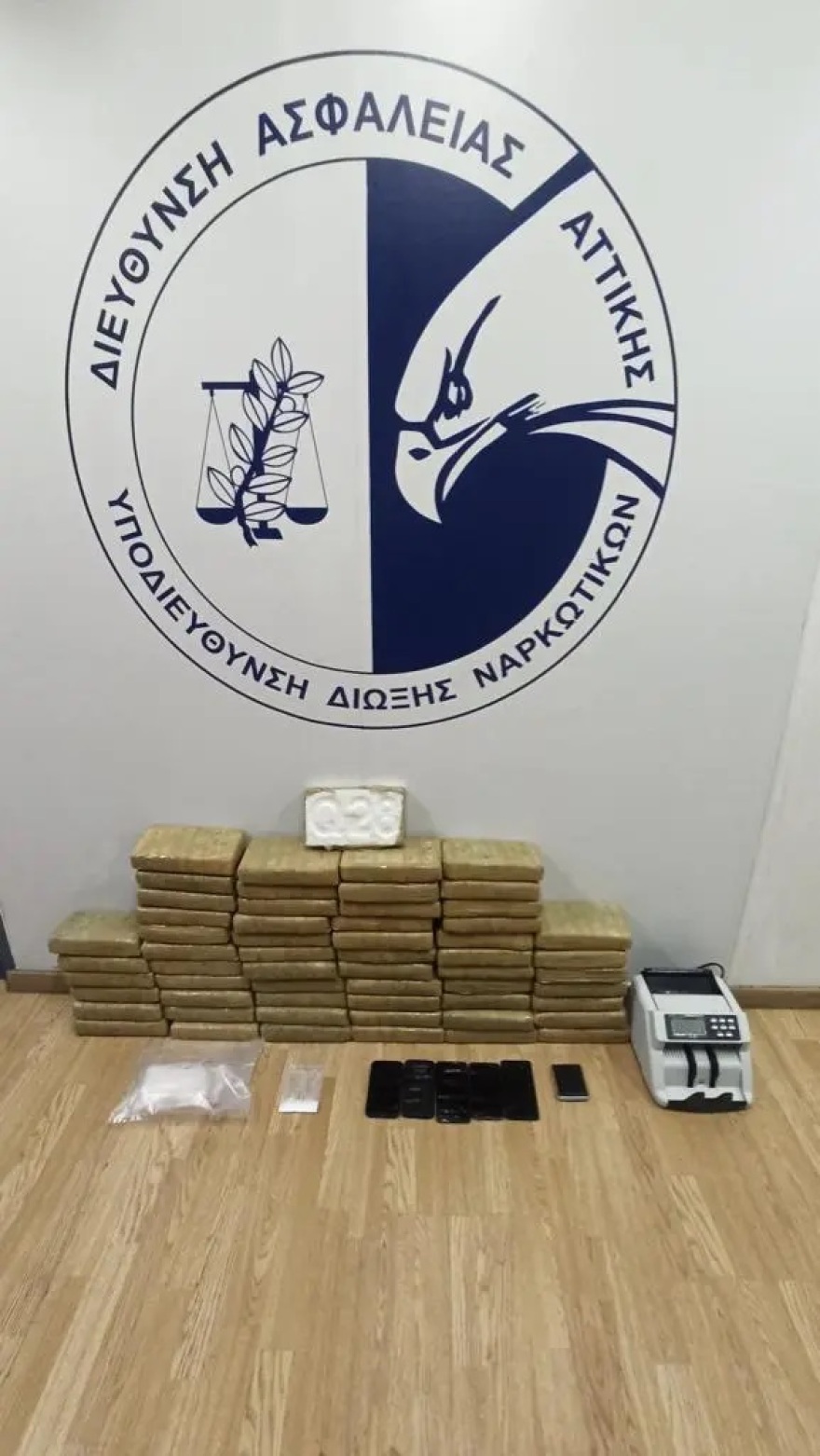 Πειραιάς: Τρεις συλλήψεις για τα 67 κιλά κοκαΐνης σε κοντέινερ - Έφερναν τα ναρκωτικά από τη Λατινική Αμερική