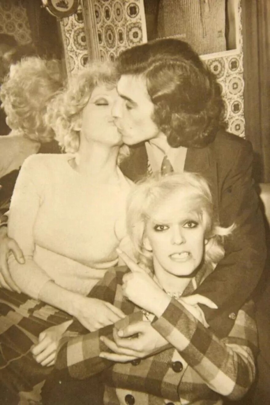 Ματούλα: Η θρυλική περσόνα της πλατείας Κολωνακίου που έζησε... δέκα ζωές