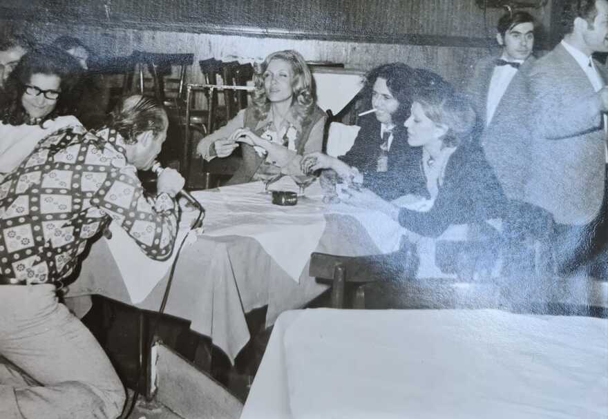 Ματούλα: Η θρυλική περσόνα της πλατείας Κολωνακίου που έζησε... δέκα ζωές