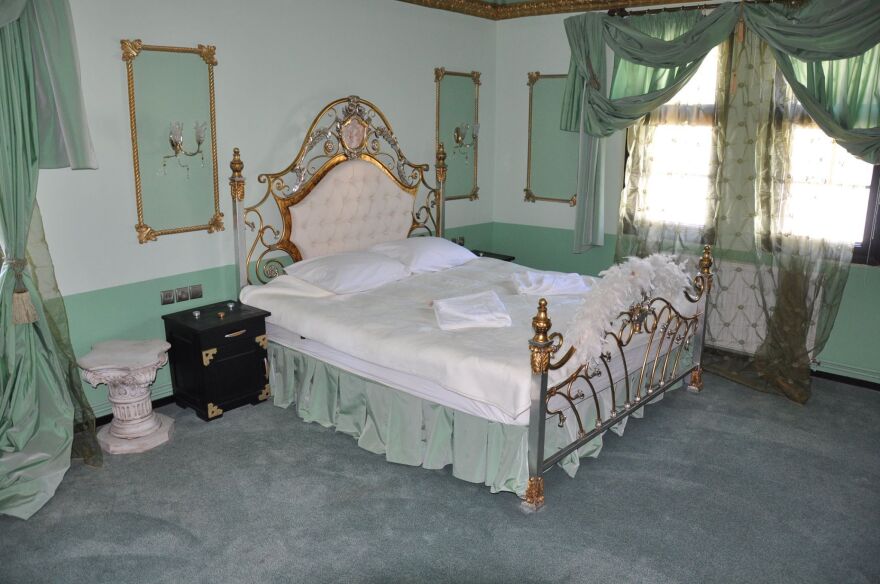 Αίας Μανθόπουλος: «Ορφανός» έμεινε ο πύργος Casa cu Farfurii του ηθοποιού στη Ρουμανία