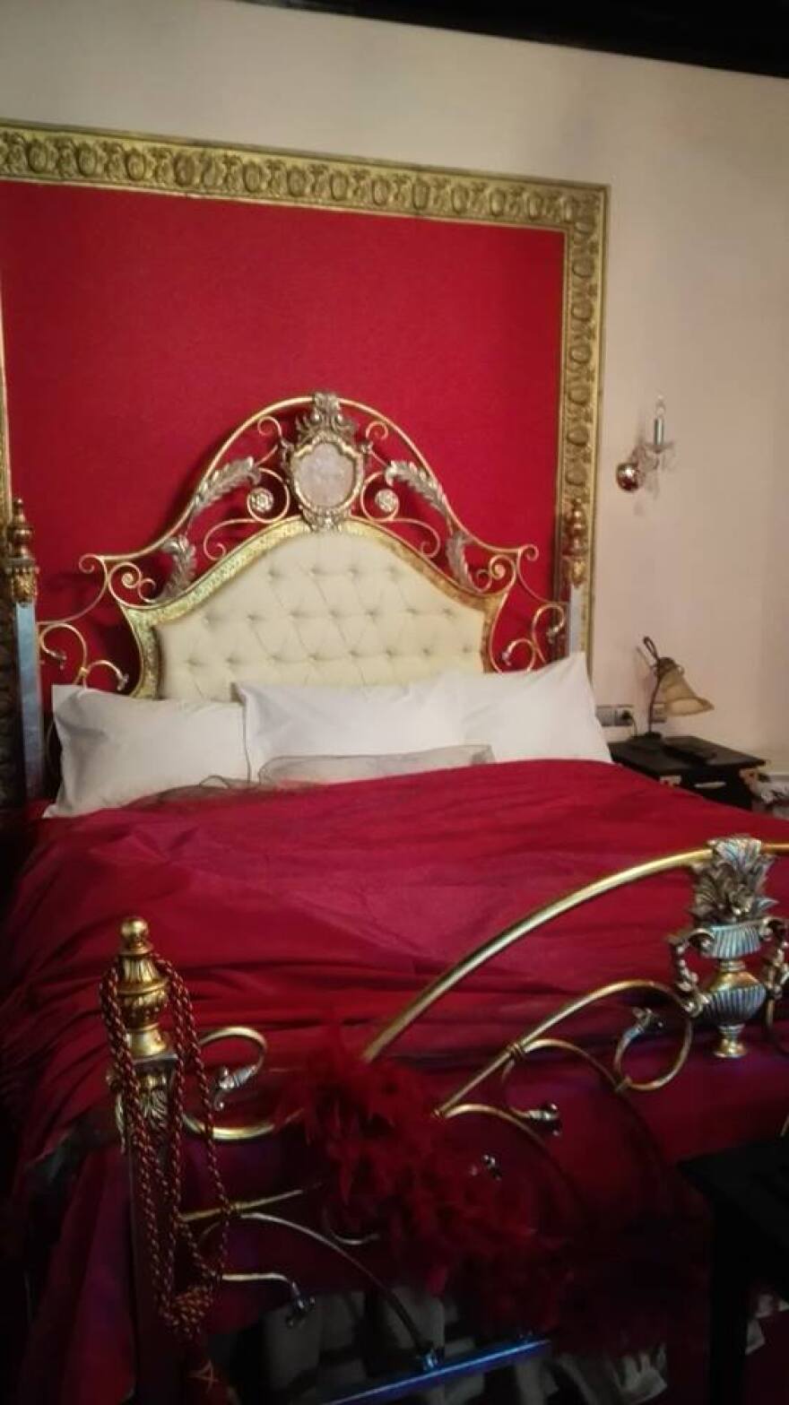 Αίας Μανθόπουλος: «Ορφανός» έμεινε ο πύργος Casa cu Farfurii του ηθοποιού στη Ρουμανία