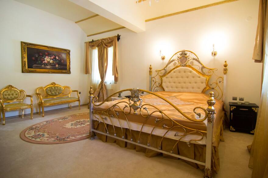 Αίας Μανθόπουλος: «Ορφανός» έμεινε ο πύργος Casa cu Farfurii του ηθοποιού στη Ρουμανία